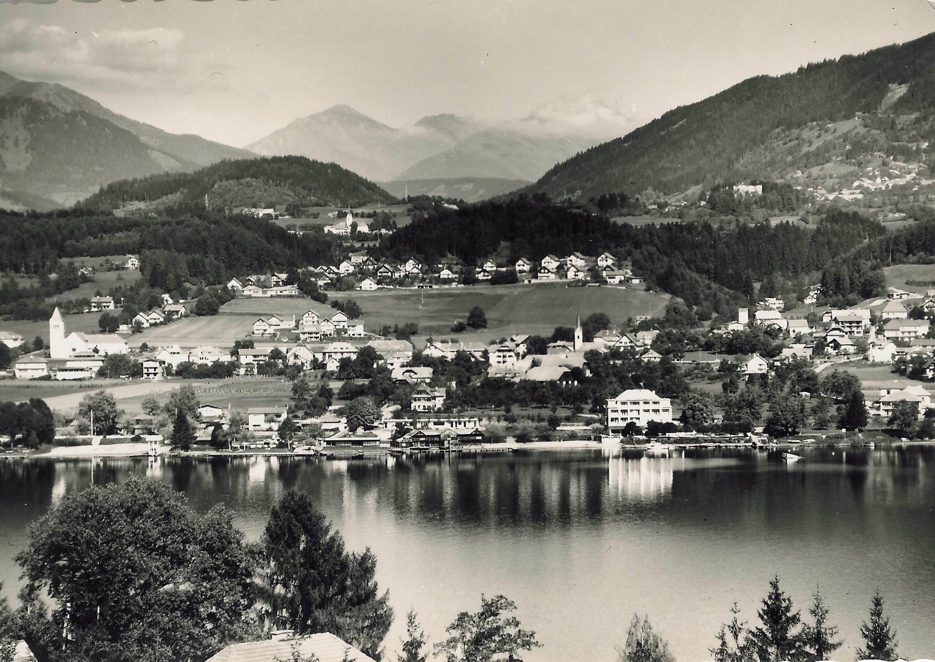 Seeboden vor den Nockbergen